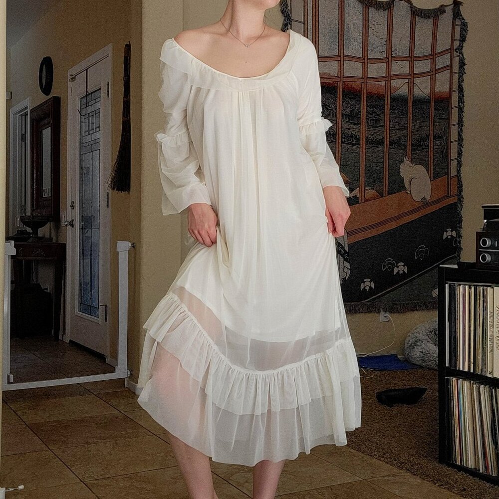 White Victorian Regency Cottagecore Style Nightgown Size M